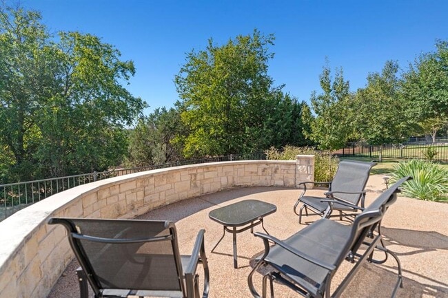 Building Photo - 121 Vinca Dr