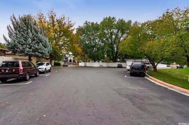 Building Photo - 759 E 8875 S