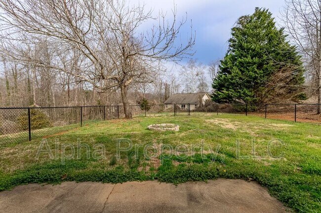 Building Photo - 208 Day Break Ct