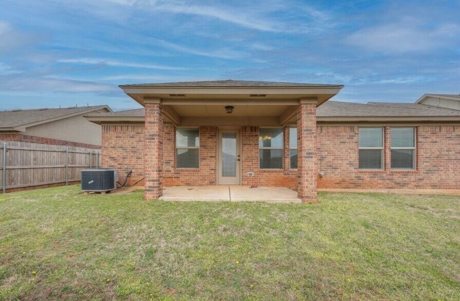 Building Photo - 2604 NW 185th St