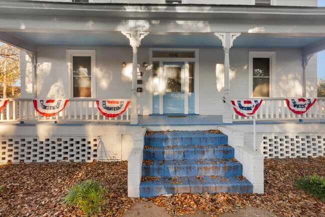 Building Photo - 1110 N Pasteur St