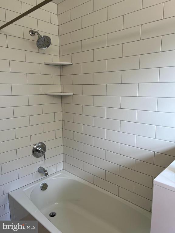 Building Photo - 550 N Line St