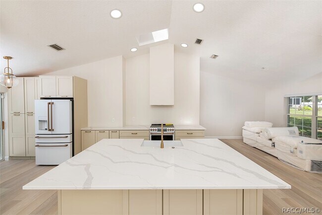 Building Photo - 1105 N Chance Way