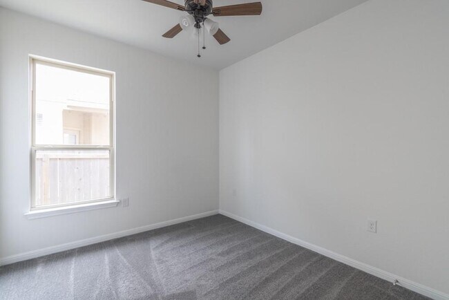 Building Photo - 909 Durness Dr