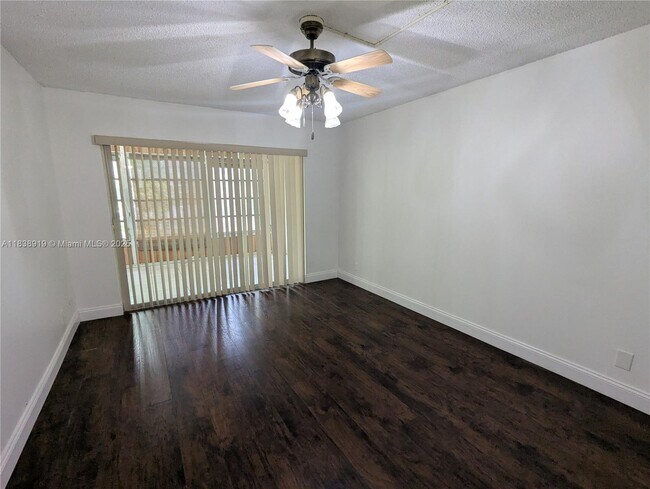 Building Photo - 609 S State Rd 7