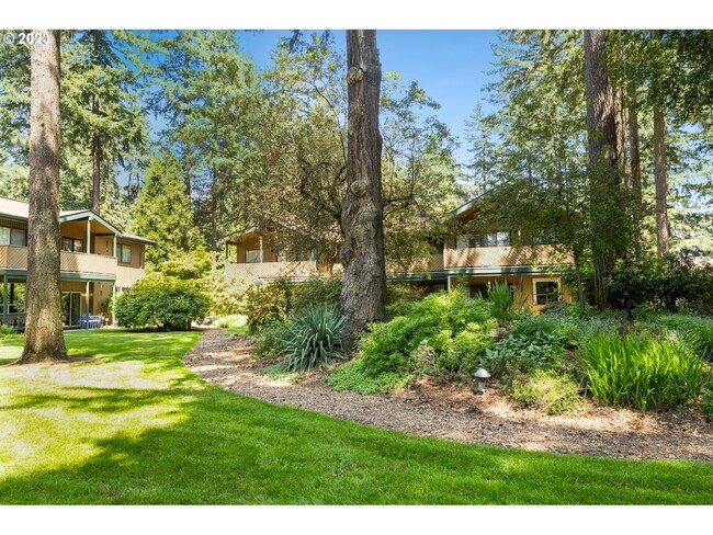 Building Photo - 2Bd/2Ba Second Floor Condo in SE with Washer & Dryer, 2 Car Dethatched Garage and a Serene Courty...