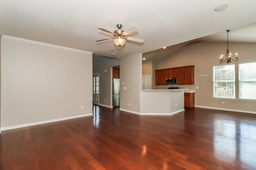Building Photo - 4550 Black Hills Dr NW
