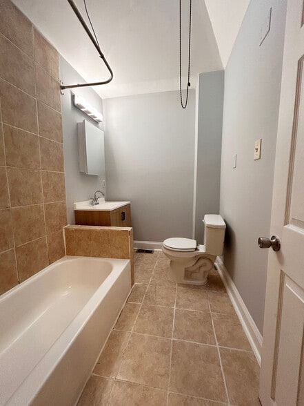 Building Photo - 2512 S 66th St