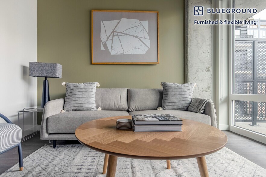 Building Photo - 411 W Chicago Ave