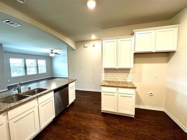 Building Photo - 3140 Overlook Dr
