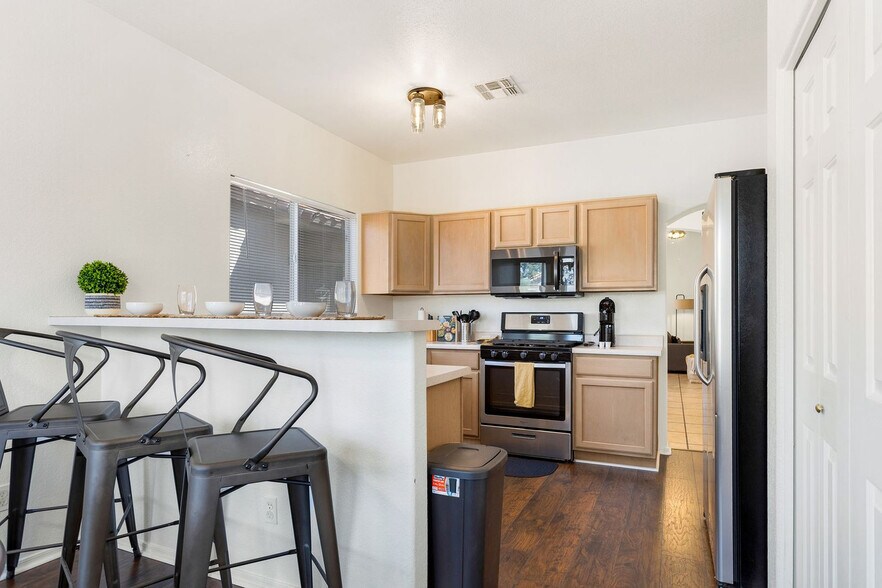 Building Photo - 7435 W Sonesta Dr