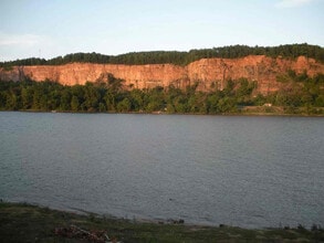 Building Photo - 2512 Riverfront Dr