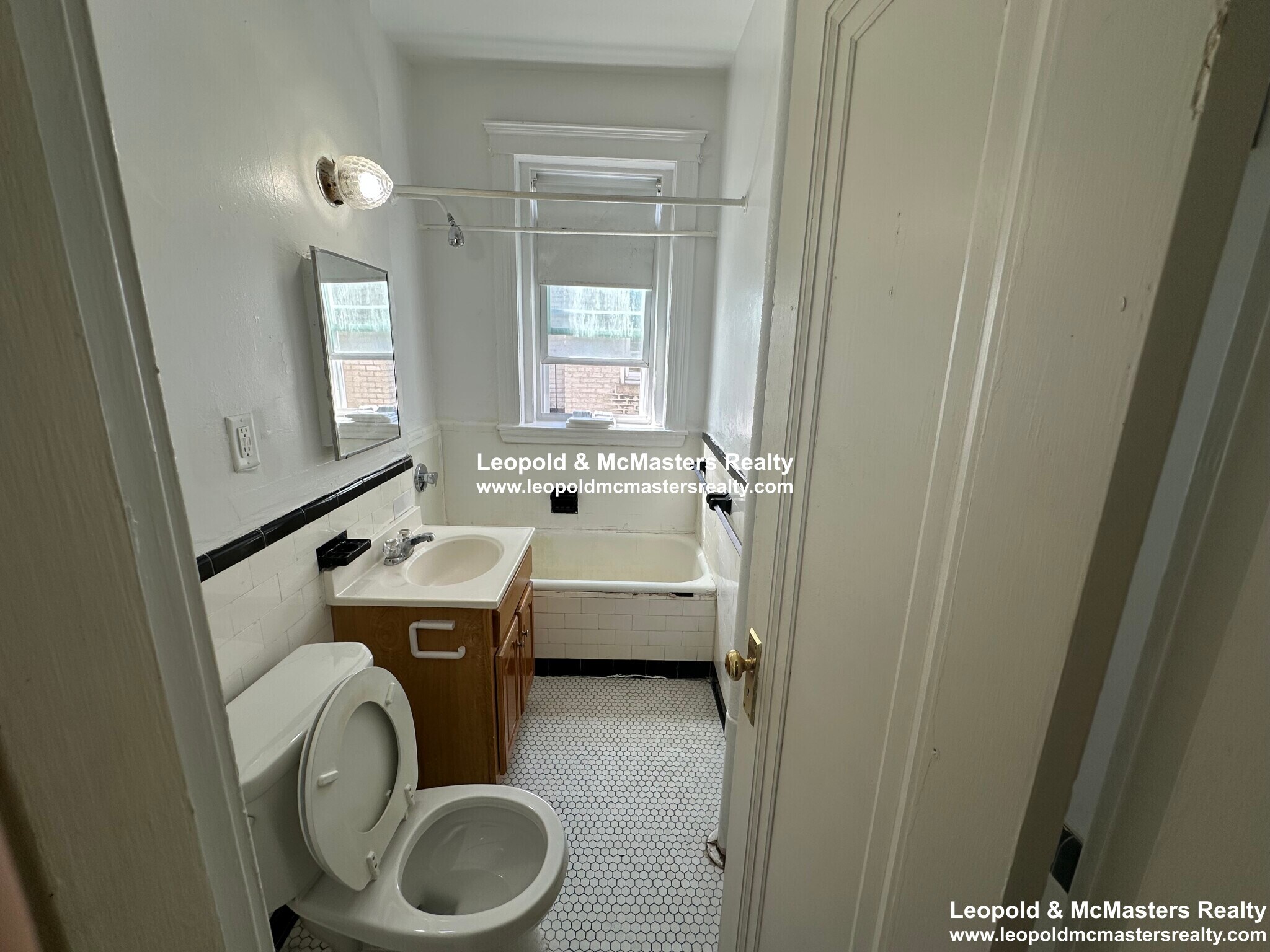 Building Photo - 309 Summit Ave