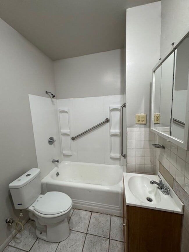 Building Photo - 1916 High St