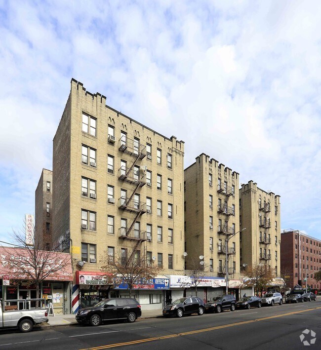 Building Photo - 551-555 Wales Ave