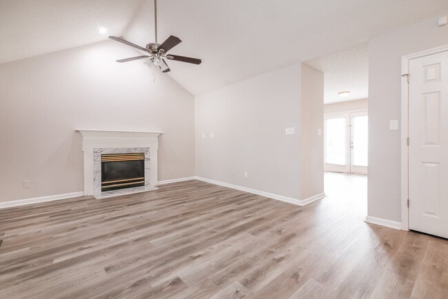 Building Photo - 2213 Maybrook Dr