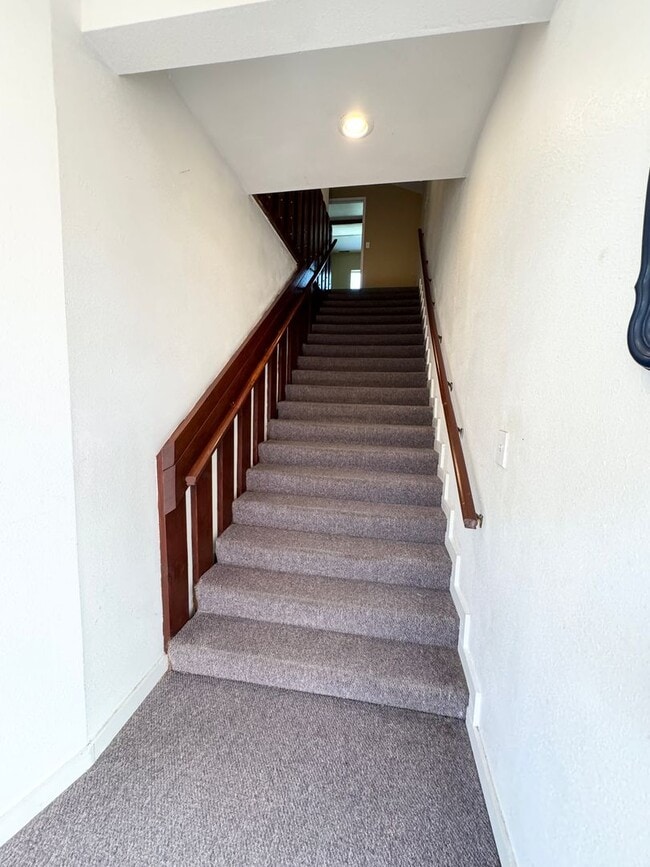 Building Photo - Country living Condo in Downtown Sunol with gated entrance