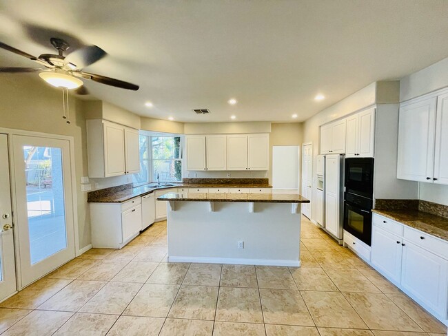 Building Photo - COMING SOON: Hardwood floors, freshly pain...