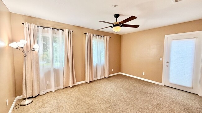 Building Photo - Nicely Updated Single-Story on quiet cul-de-sac Street just Minutes to Downtown Fallbrook!