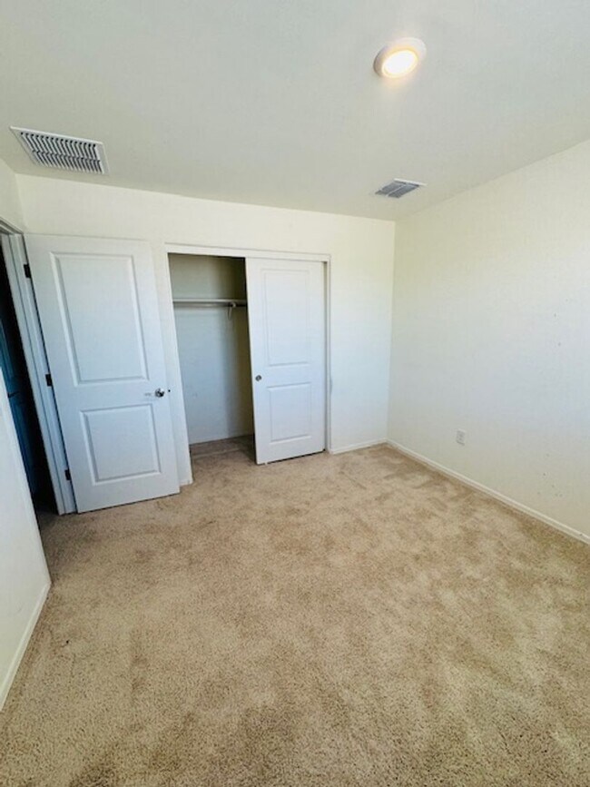 Building Photo - Northwest/ Marana- 5 Bedroom/ 3 Bathroom h...