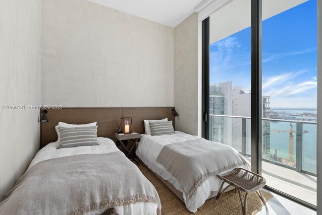 Building Photo - 480 NE 31st St