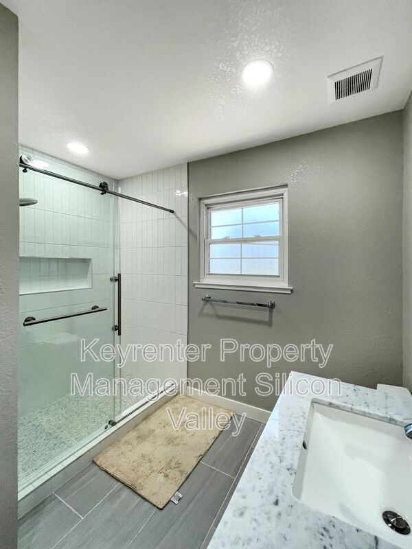 Building Photo - 1806 Blackmore Ct