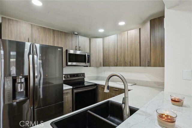 Building Photo - 25761 Le Parc
