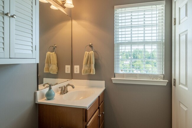 Building Photo - 1992 Asheville Dr