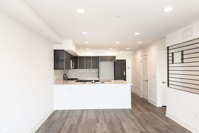 Building Photo - 748 Wilcox Ave