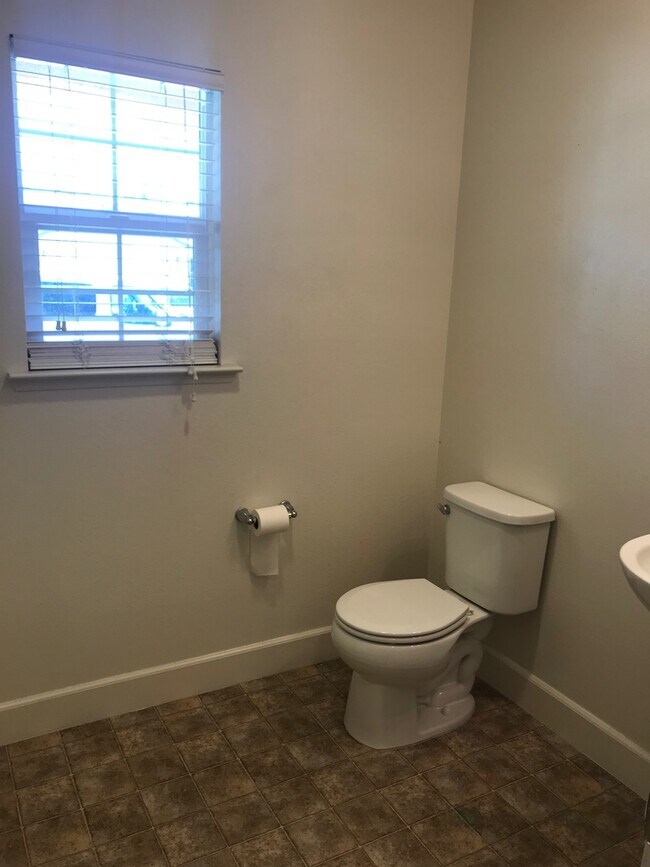 Building Photo - Now Available – 4 Bedroom Home with Loft i...