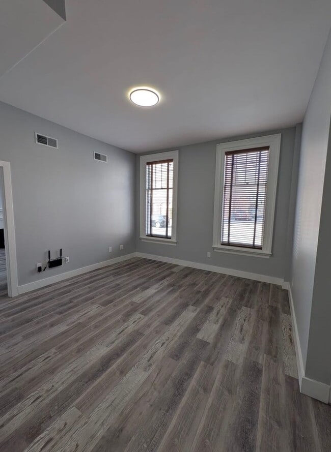 Building Photo - Stunning Renovated 1-Bedroom Apartment in the Heart of Schenectady!