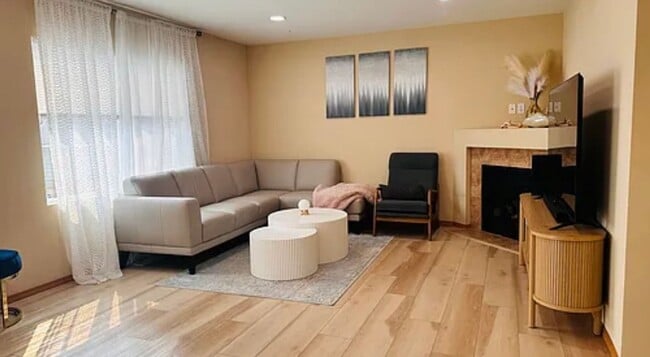 Building Photo - Lynnwood Home