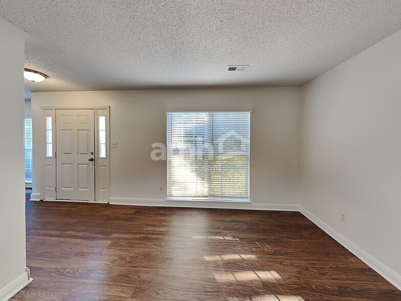 Building Photo - 949 Milkwood Ln