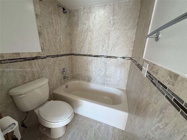 Building Photo - 10875 SW 112th Ave