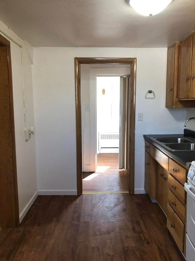 Building Photo - 217 2nd Ave W