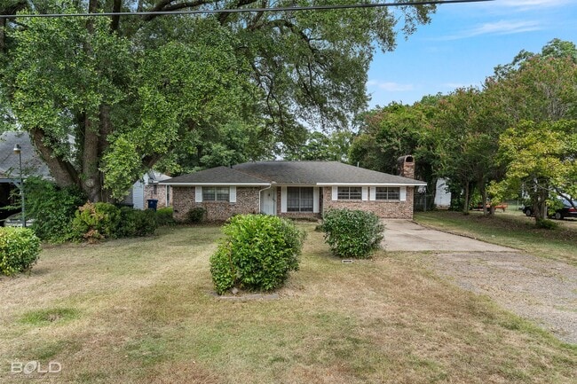 Building Photo - 3 Bedroom 2 bath Brick Home!