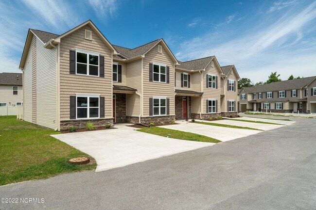 Building Photo - Townhome In BOYINGTON PLACE!