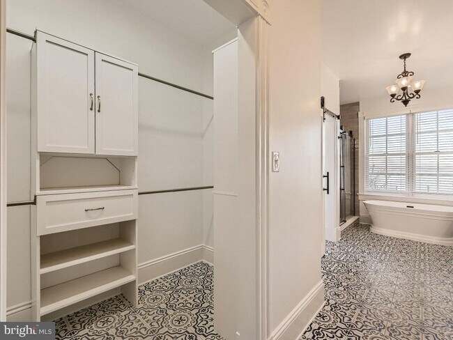 Building Photo - 2100 Rosalie Ave