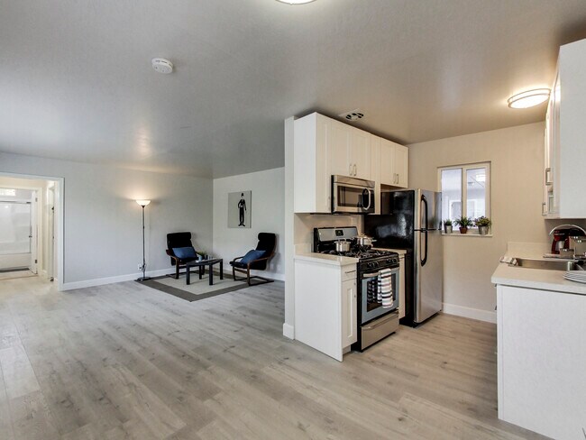 Building Photo - 1830 6th Ave