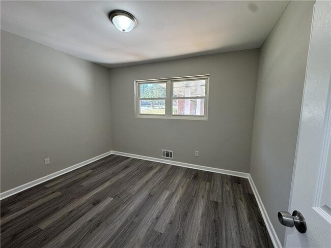 Building Photo - 3489 Creighton Rd SW