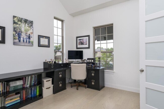 Building Photo - 2302 Royal Dove Ln