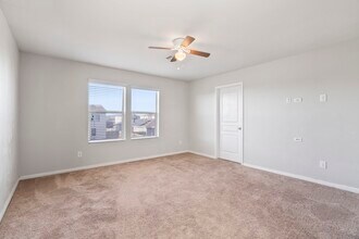 Building Photo - 914 Canyon Hill Ln