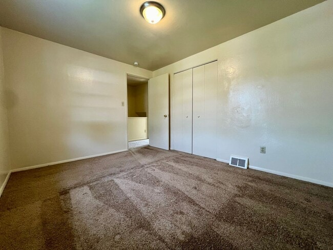 Building Photo - Amazing 2 BR Apartment at Regency Place! Great Plum Location! Central A/C & MORE! CALL TODAY!