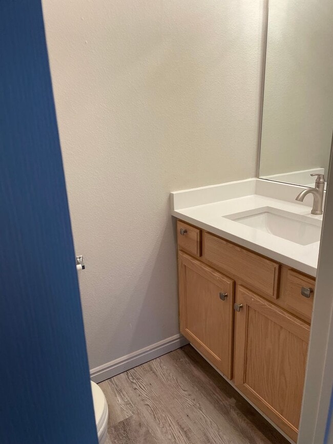 Building Photo - CHARMING HAMLET TOWNHOME