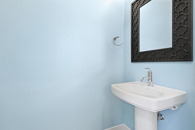 Building Photo - 1719 Welch St