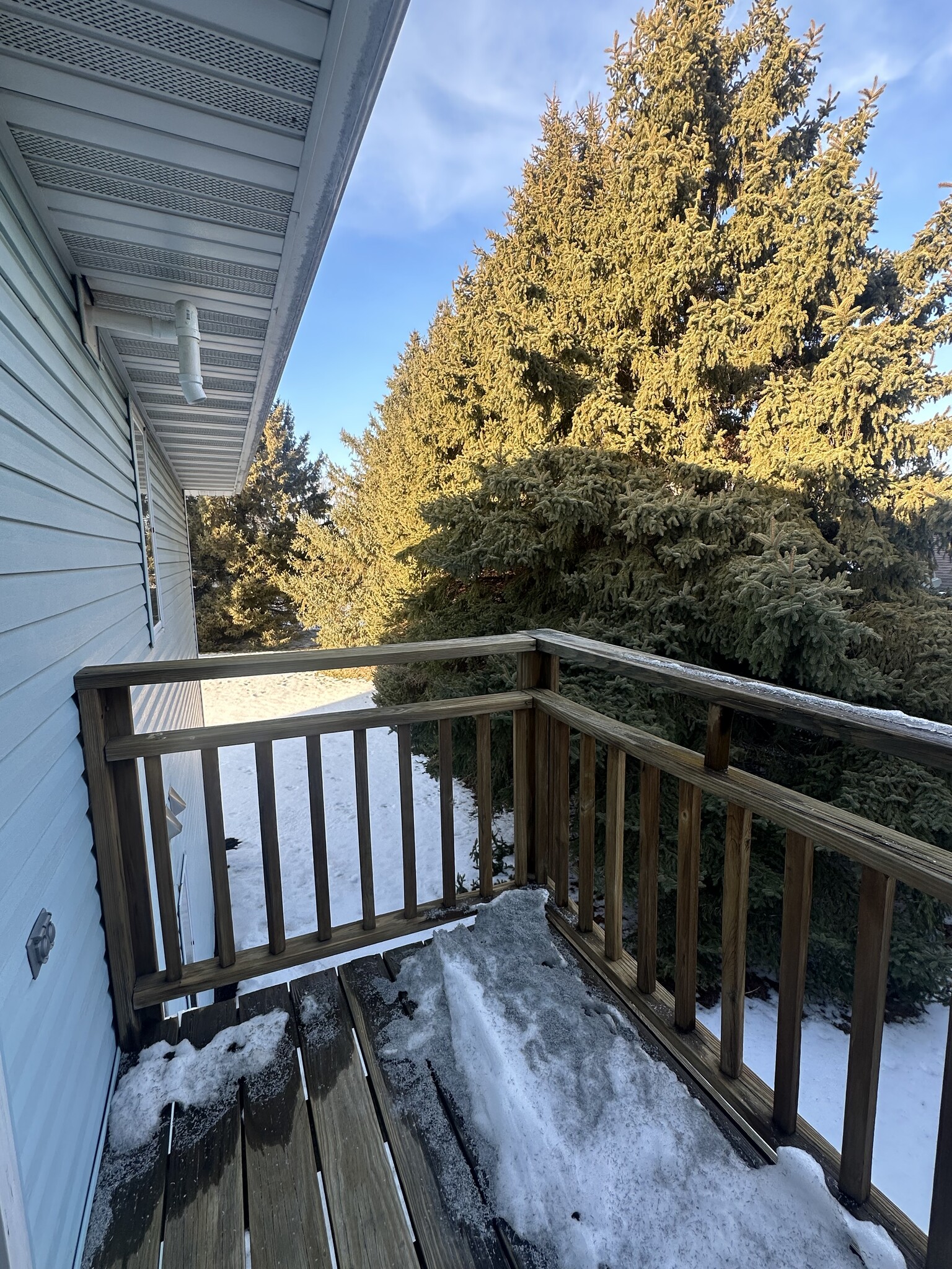 Balcony - tree lined lot - 18 Stonehaven Dr
