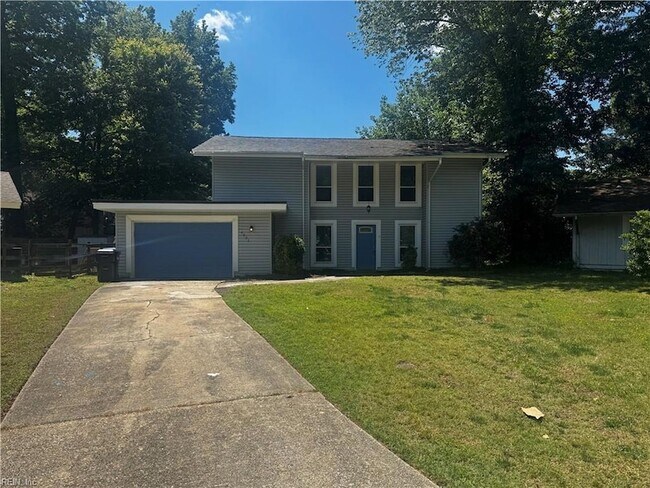 Building Photo - 4033 Foxwood Dr