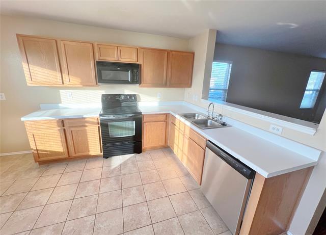 Building Photo - 321 Briar Oaks Dr