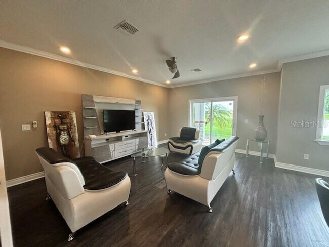 Building Photo - Providence Townhome For Rent