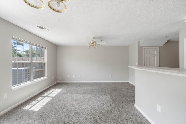 Building Photo - 183 Swaying Pine Ct